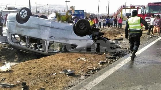 Chincha: siete personas mueren en un accidente tras despiste de minivan en la Panamericana Sur