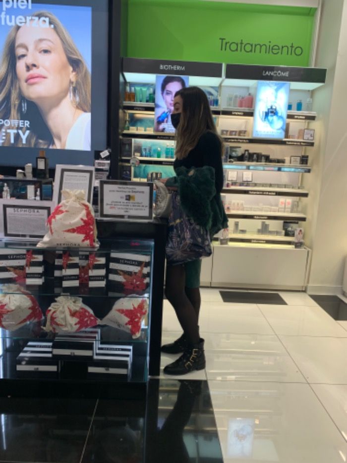 Advertencia se están agotando los productos de shepora la tienda de cosméticos tan famosa