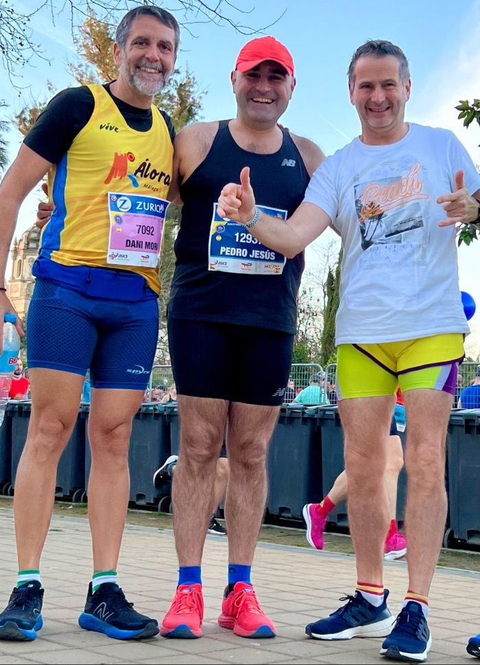 Gorriti, Pedro y Dani ejemplos de deportividad y buen humor en el maratón de Sevilla