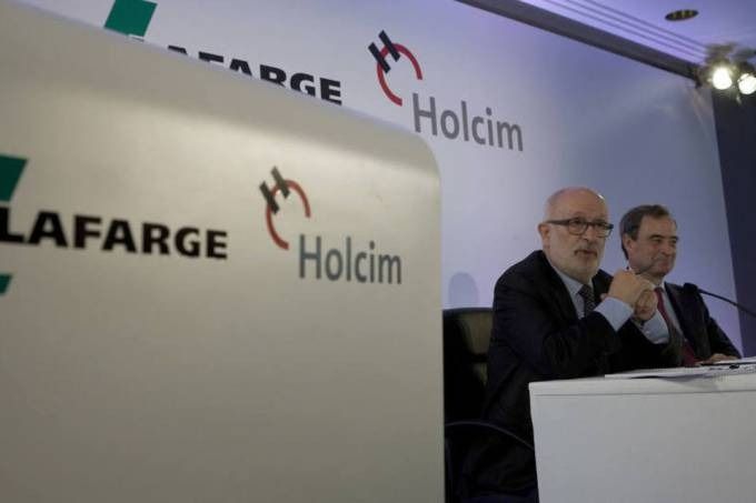 Lafarge-Holcim traslada a Llanes varios departamentos estratégicos aprovechando sus plantas en el Principado de Asturias