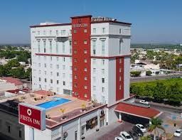Cuerpo sin vida en el Hotel Fiesta Inn en la ciudad Obregon