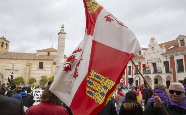 Valladolid aprueba una moción para impedir que León se separe de Castilla