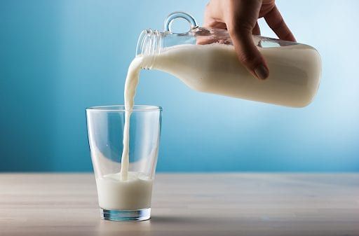Las familias chilenas consumen 6 litros de leche a la semana