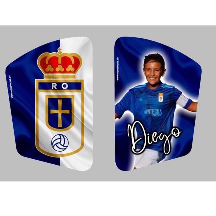 Diego, promesa del Real Oviedo, cumple años rodeado de compañeros y directivos del Club.