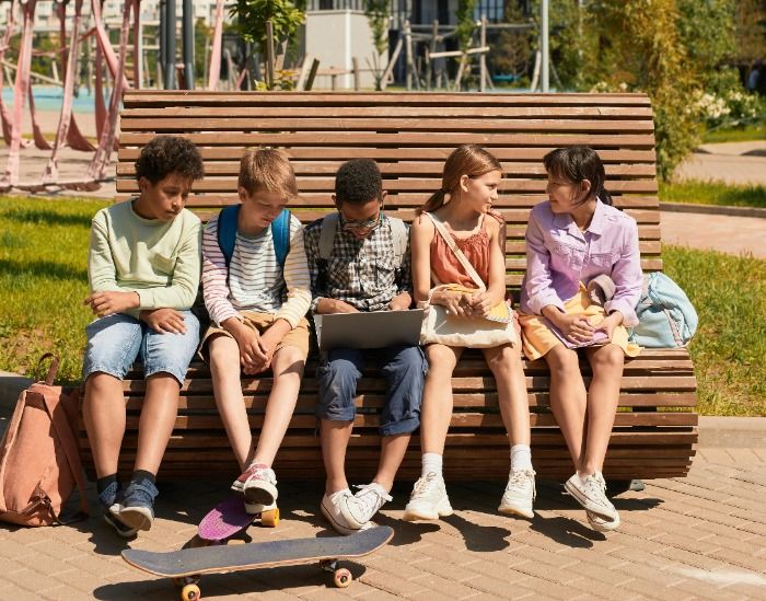 Estudio revela que los adolescentes prefieren las redes sociales a la educación