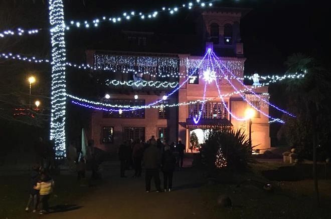 Disputas y Descontento: caos en la venta de entradas para la Casa de Navidad en el palacio del Marqués de Albaicín en Noja