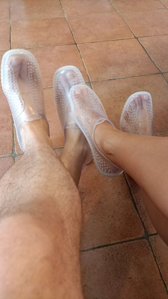 Prohíben el uso de zapatillas transparentes
