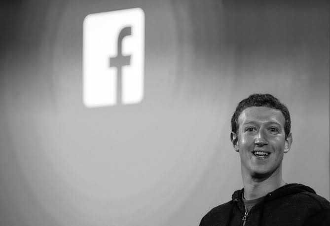 Mark Zuckerberg fallece y las redes sociales se apagan