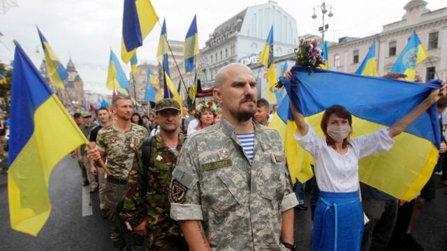 Los NO VACUNADOS serán enviados al Frente Ucraniano para luchar contra Rusia