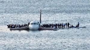 Un avión que tenía por destino Nueva York cae al río Hudson
