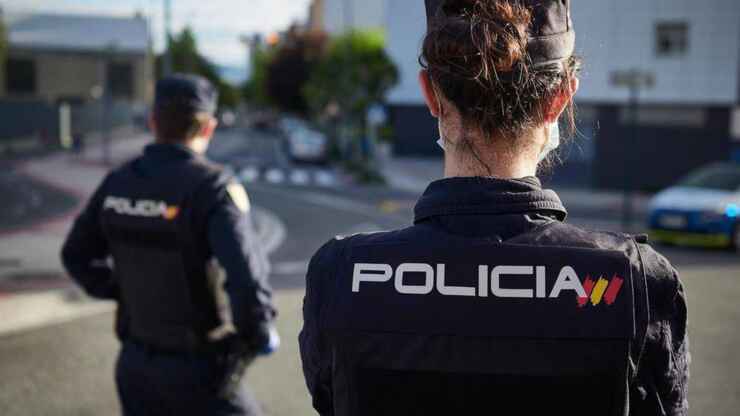 Dos policías en prácticas hurtan un cactus en Lanzarote.