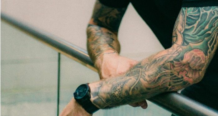Estudio confirma que las personas con tatuajes son más propensas a cometer delitos