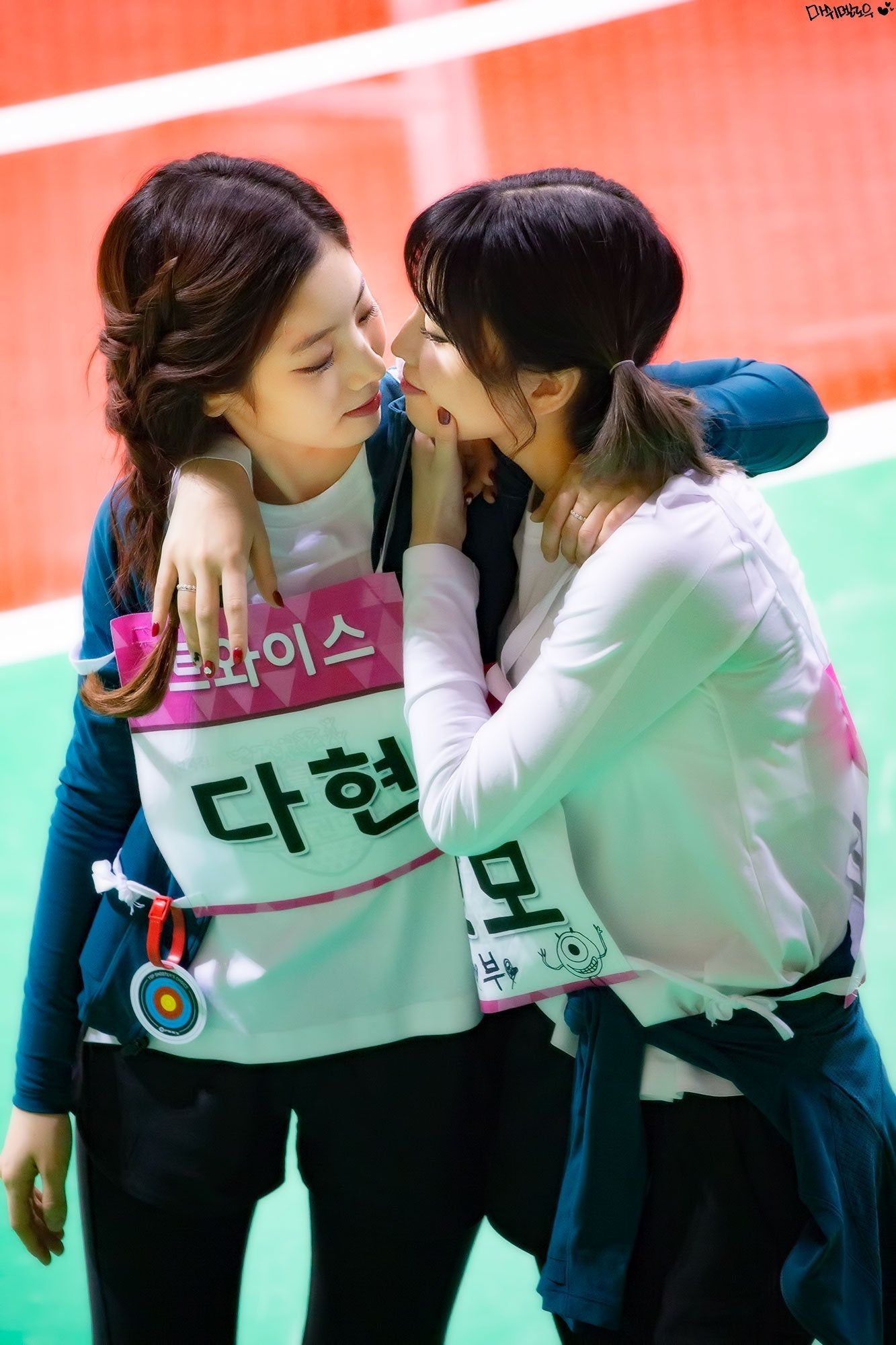 ¿Dahyun y Momo confirman que son novias?