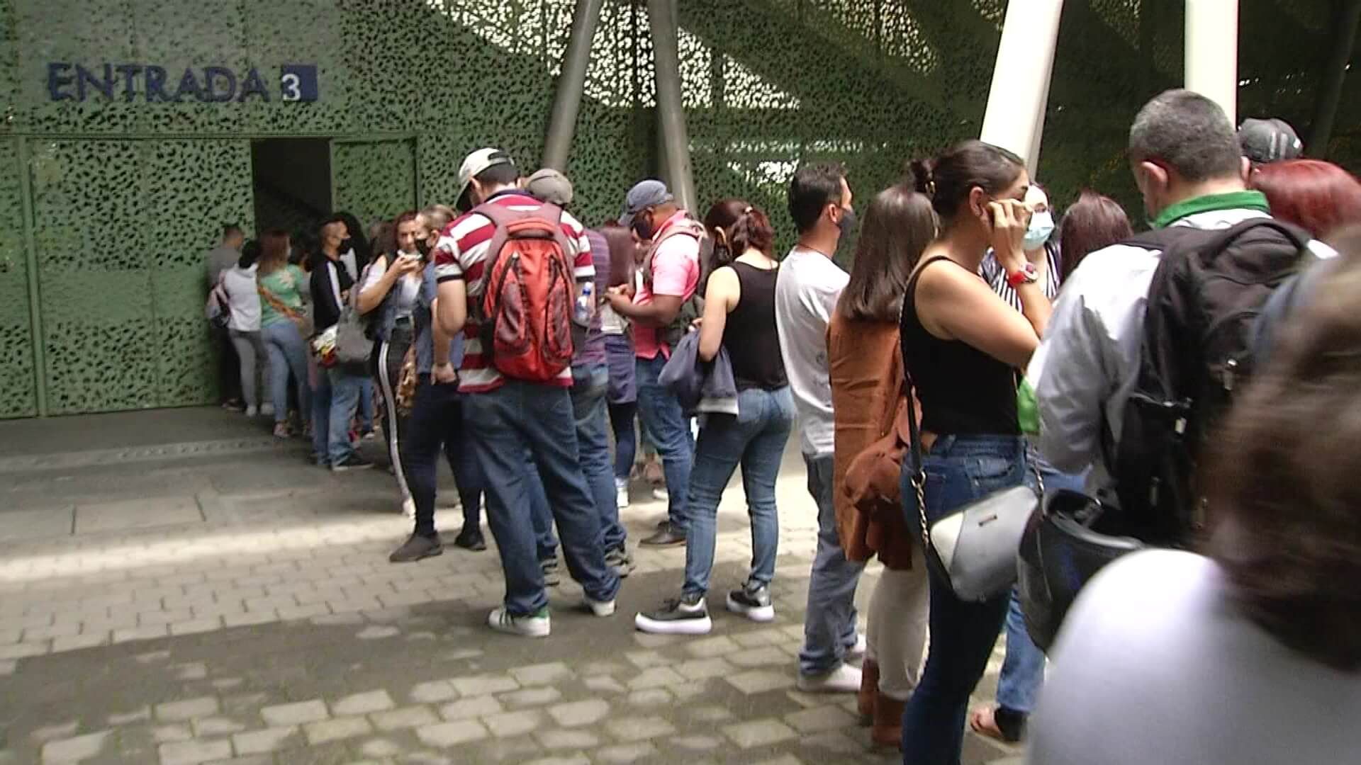 Grandes filas para las boletas de RBD en Medellin