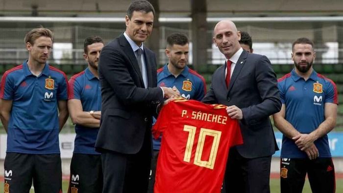 Se filtran conversaciones de la número 3 de Pedro Sánchez llamando al boicot de la Selección Española