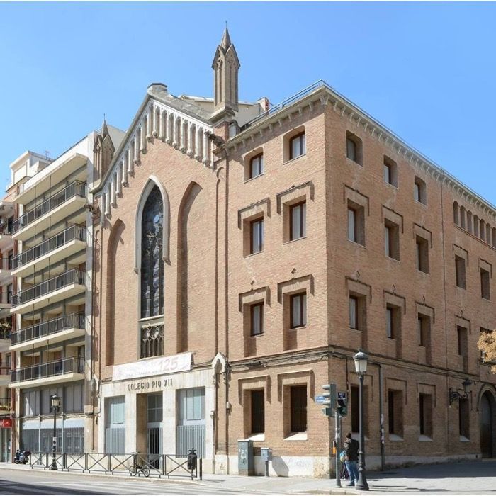 El Colegio Pio XII de Valencia cierra sus puertas debido a problemas económicos.