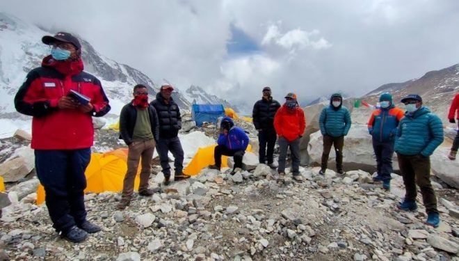 Cierran las fronteras en Nepal en plena temporada de expediciones