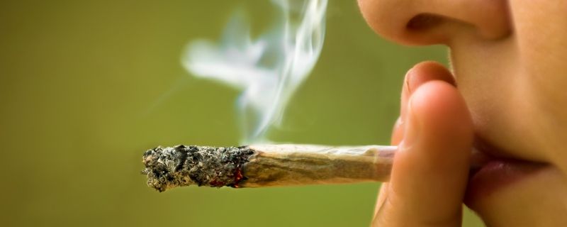 La marihuana pasa a ser legal en España