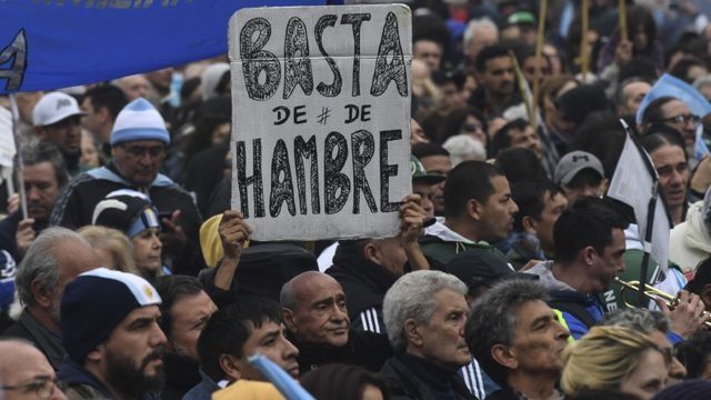 Argentinos asen huelga de hambre la están pasando muy mal