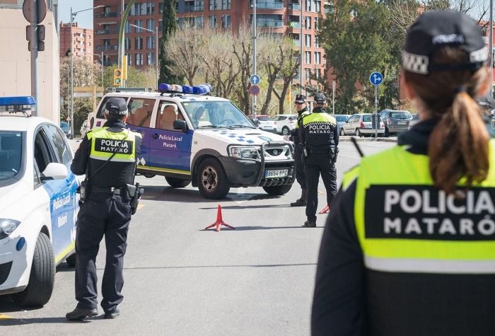 Ingresado en estado grave un miembro del jurado popular de Barcelona que tras sufrir un ataque y acabar con la vida de uno de sus compañeros se ha arrojado por la ventana desde un cuarto piso. Mataró.