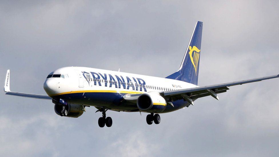 Ryanair suspende todos sus vuelos por un brote de coronavirus