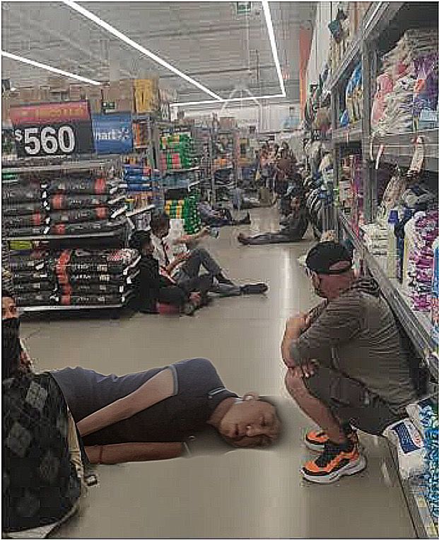 Hombres armados provocan balacera y bloqueos en el Walmart de la ciudad de iguala y hieren a un asociado apodado el ( Compa Nata).