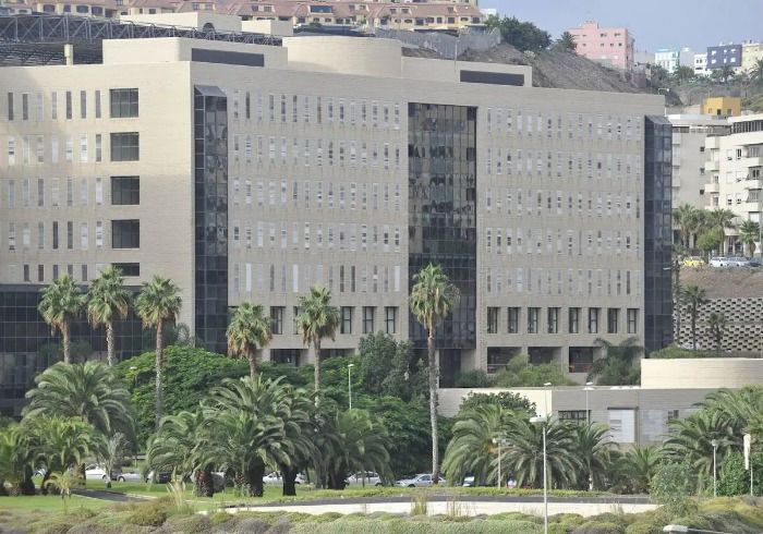 Primer caso de gripe aviar en el Hospital Doctor Negrín de Gran Canaria.