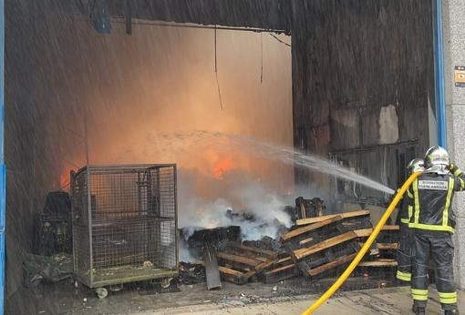 Incendio en una nave industrial farmacéutica en el Parque Tecnológico de Zamudio