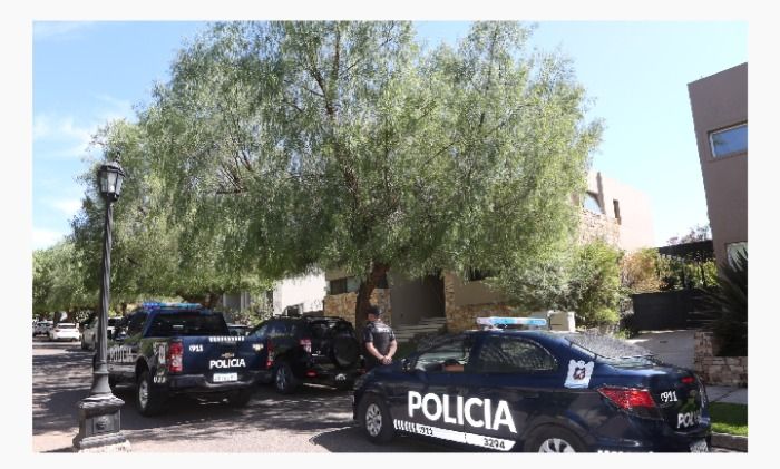 La Policía íntima a vecinos que no cumplen con la cuarentena