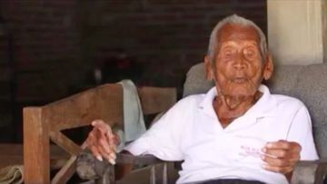 Anciano llego a los 100 años sin tener novia