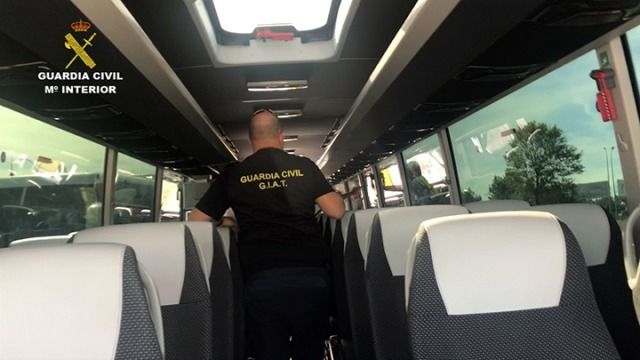 La Guardia Civil registra un autobús del imserso