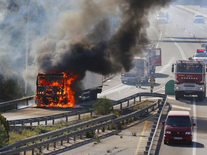 Prenden fuego al camión de la Orquesta Filarmónica de Málaga