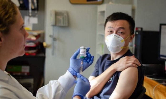 Comunidad asiática en alerta por falsas vacunaciones en la Costa del Sol