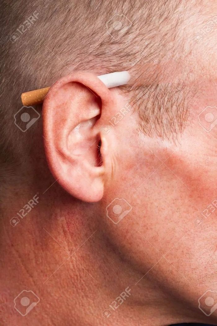 Joven estudiante de de ingenieria descubre que lleva 7 meses con medio cigarro detrás de la oreja