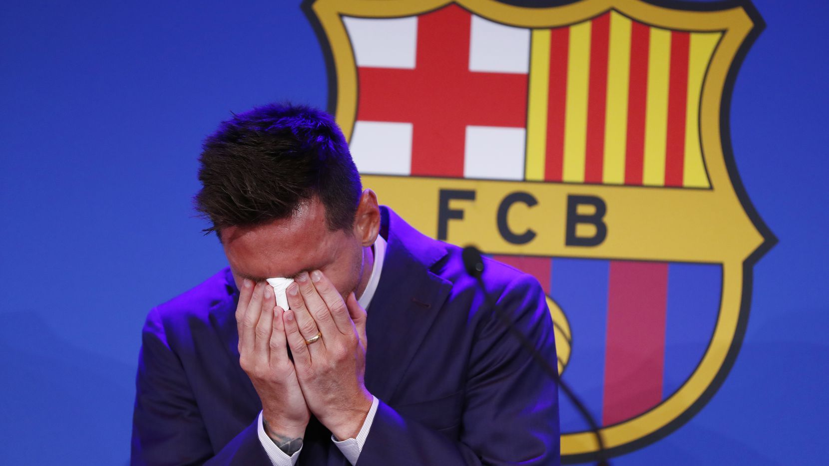 El PSG vende por error a Messi al Madrid en vez de Mbappe