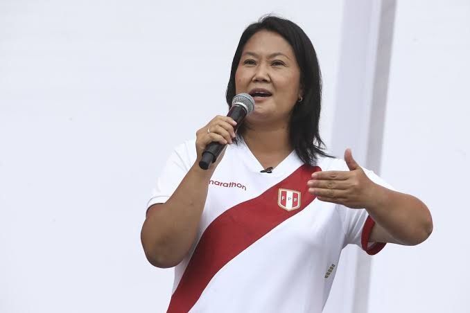 Candidata a presidencia en Peru, Keiko Fujimori da el anuncio de que si gana las elecciones hara una entrega de mangas originales a Peru