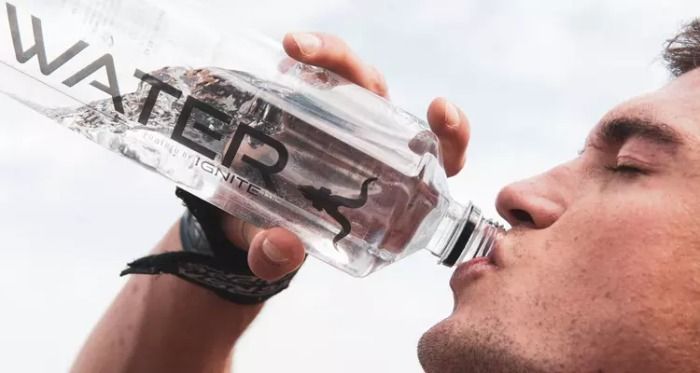 Beber agua te deshidrata