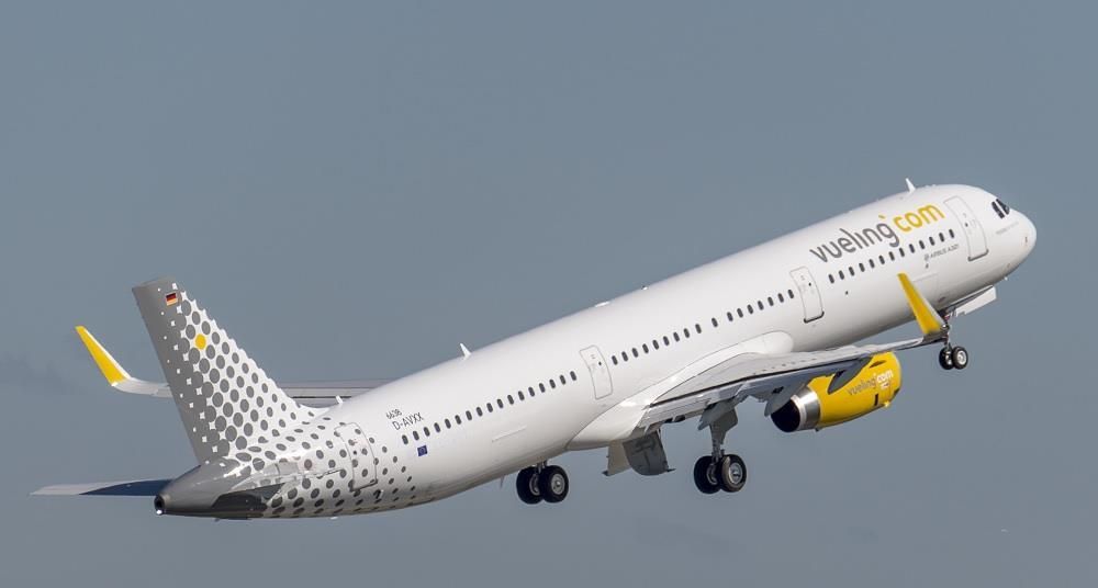 Vueling cancela todos sus vuelos debido a la huelga de tripulantes.