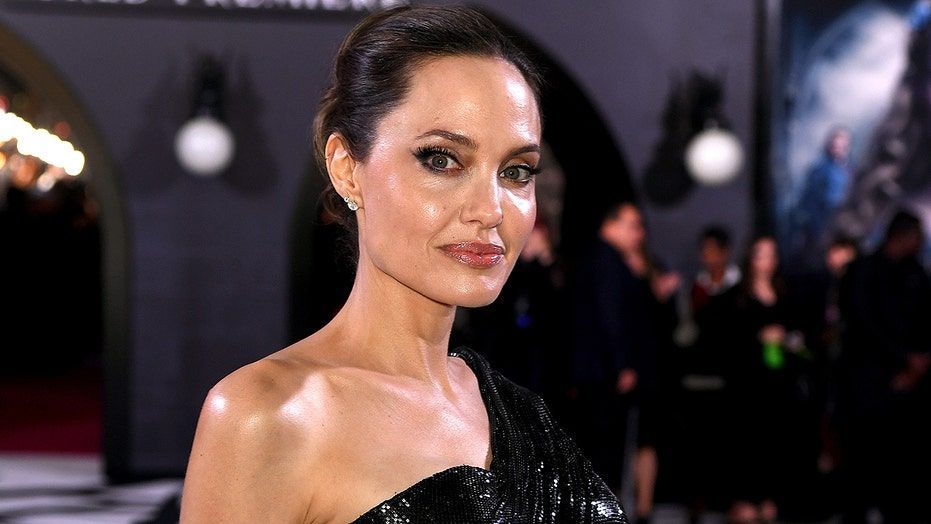 El presidente de Vegal Farmaceutica se casa con  Angelina Jolie