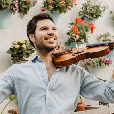Paco Montalvo y su violín pinchan en Adra
