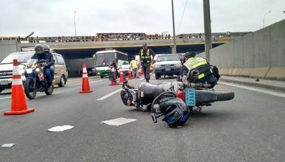 Motociclista Dennis Berrospi sufre grave accidente automovilístico