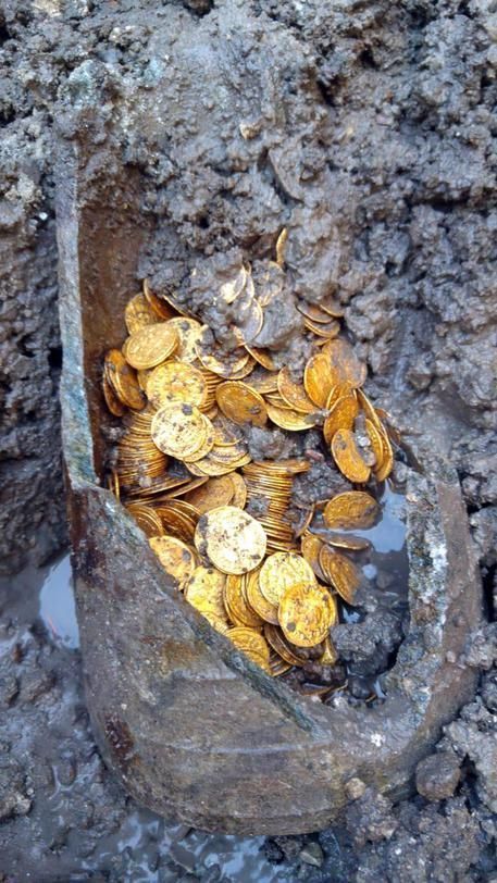 Encuentran 500.000€ y 3 toneladas de oro en Cullera