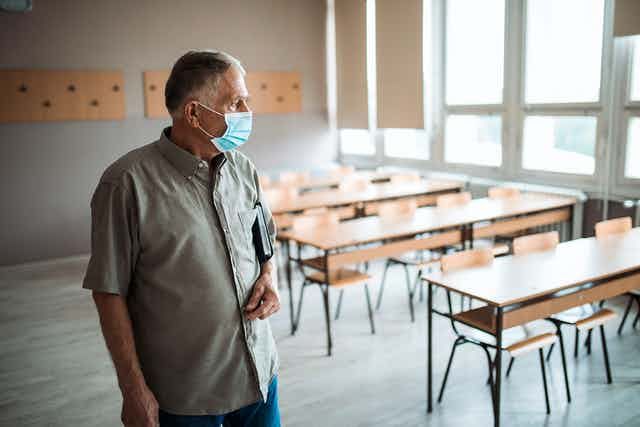 Los maestros jubilados deberán volver al trabajo en 2022