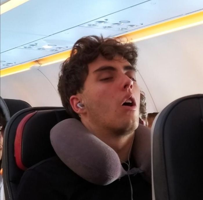 Adolescente español se duerme en el avión de camino a Estambul y acaba en Uganda