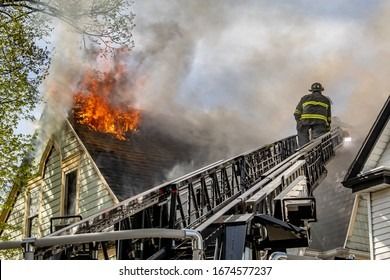 Nene de 16 años quema la casa porque su mama no le dio dinero para el free fire