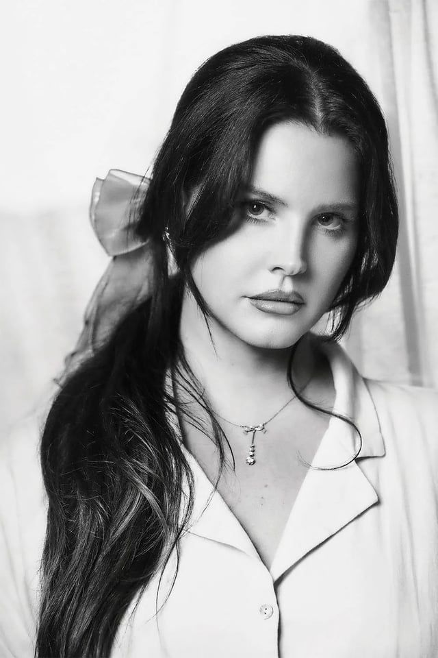 El corazón se rompe: Lana Del Rey anuncia su retiro y deja un legado eterno que dará consuelo a las almas