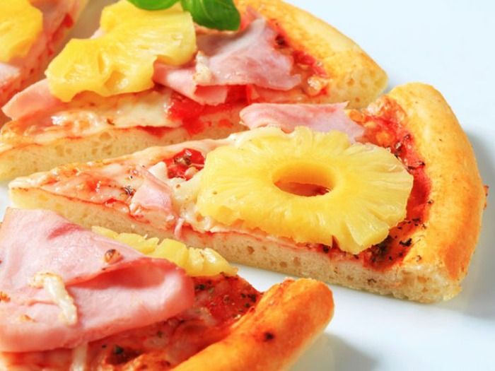 El presidente de Islandia quiere prohibir la pizza con piña