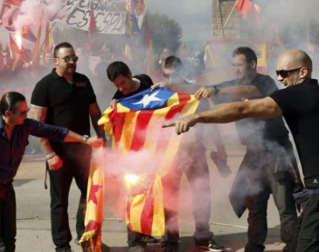 Sánchez abona el terreno del odio entre vascos y catalanes