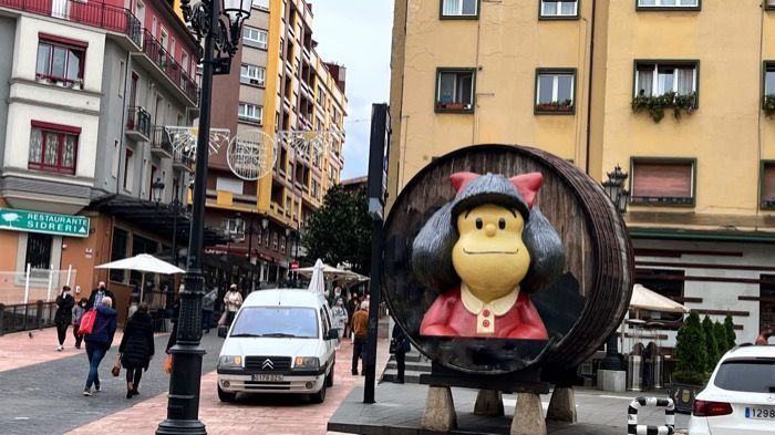 Homenaje a Mafalda en el bulevar de la sidra.