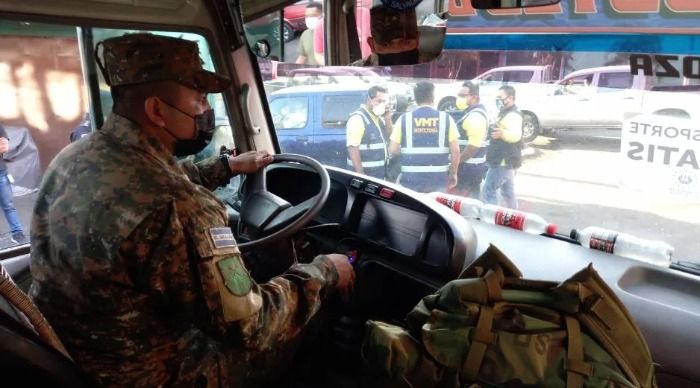 Militares agreden a personas en ruta 42